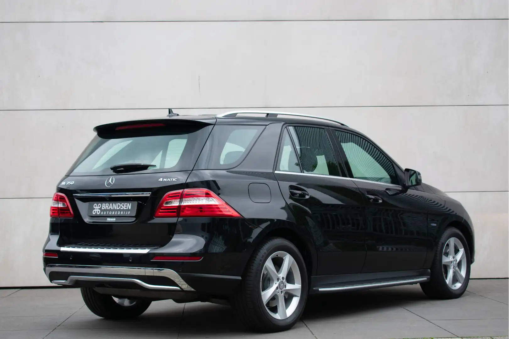Mercedes-Benz ML 350 Luchtvering-Trekhaak-Navi-19"- 1e eigenaar Schwarz - 2
