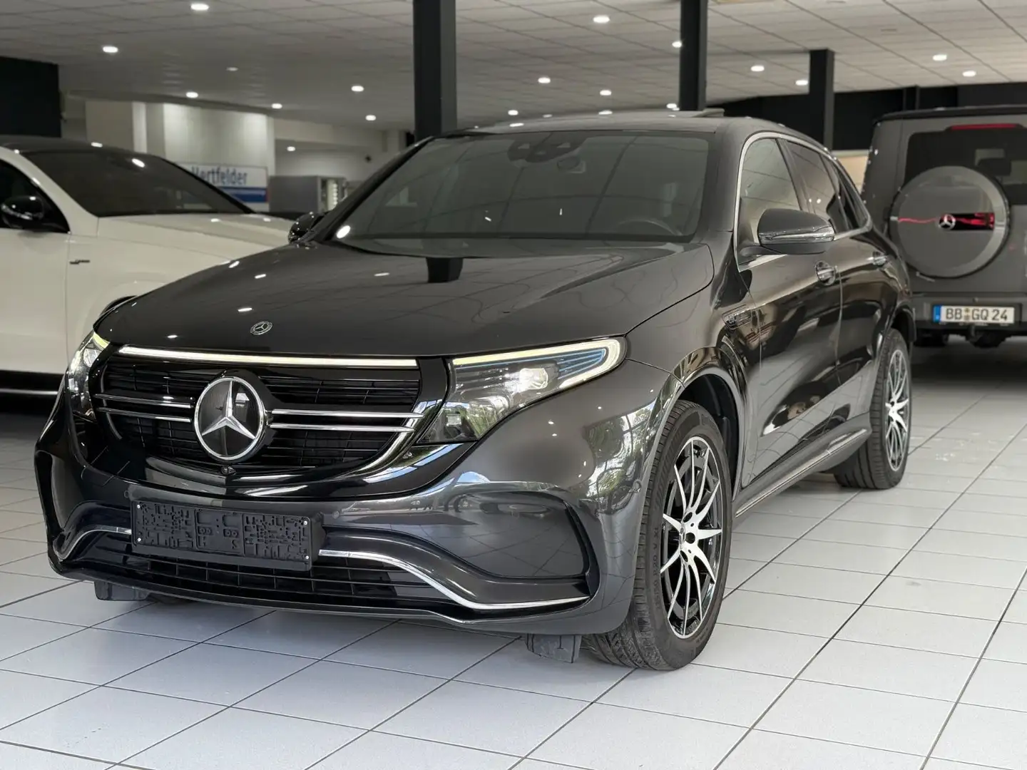 Mercedes-Benz EQC 400 400 4M*AMG-LINE*DISTRONIC*SHD*MBEAM*AHK*KEYL Grau - 1