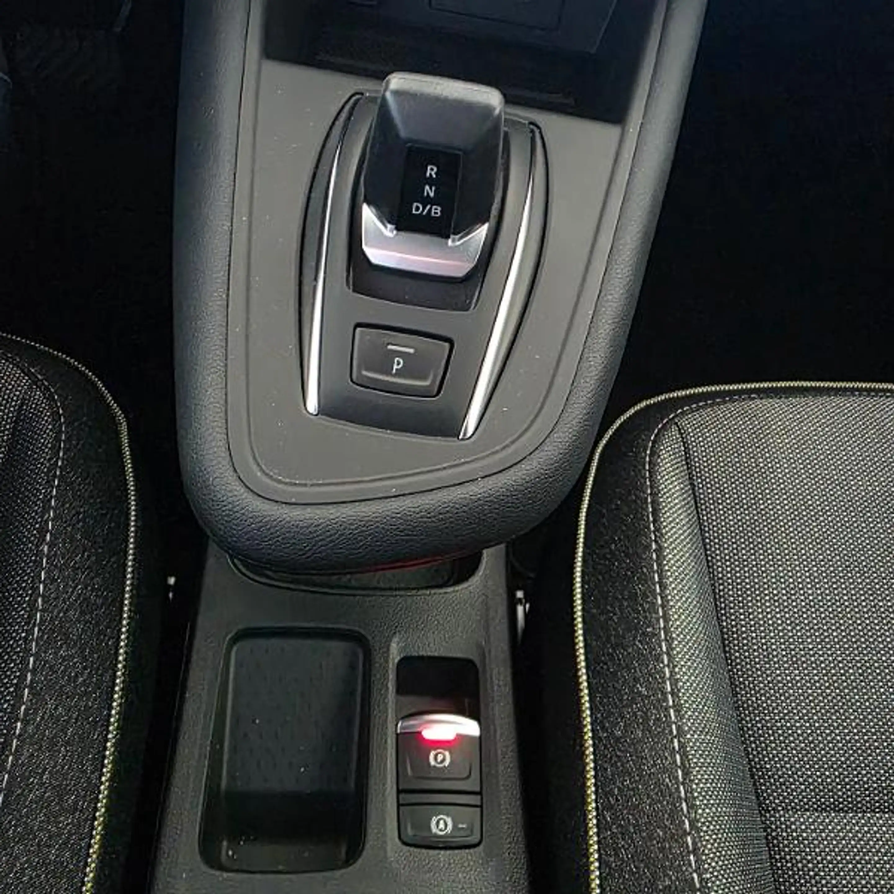 Mitsubishi Grandis Intro Edition 1.8 Hybrid — photo 11