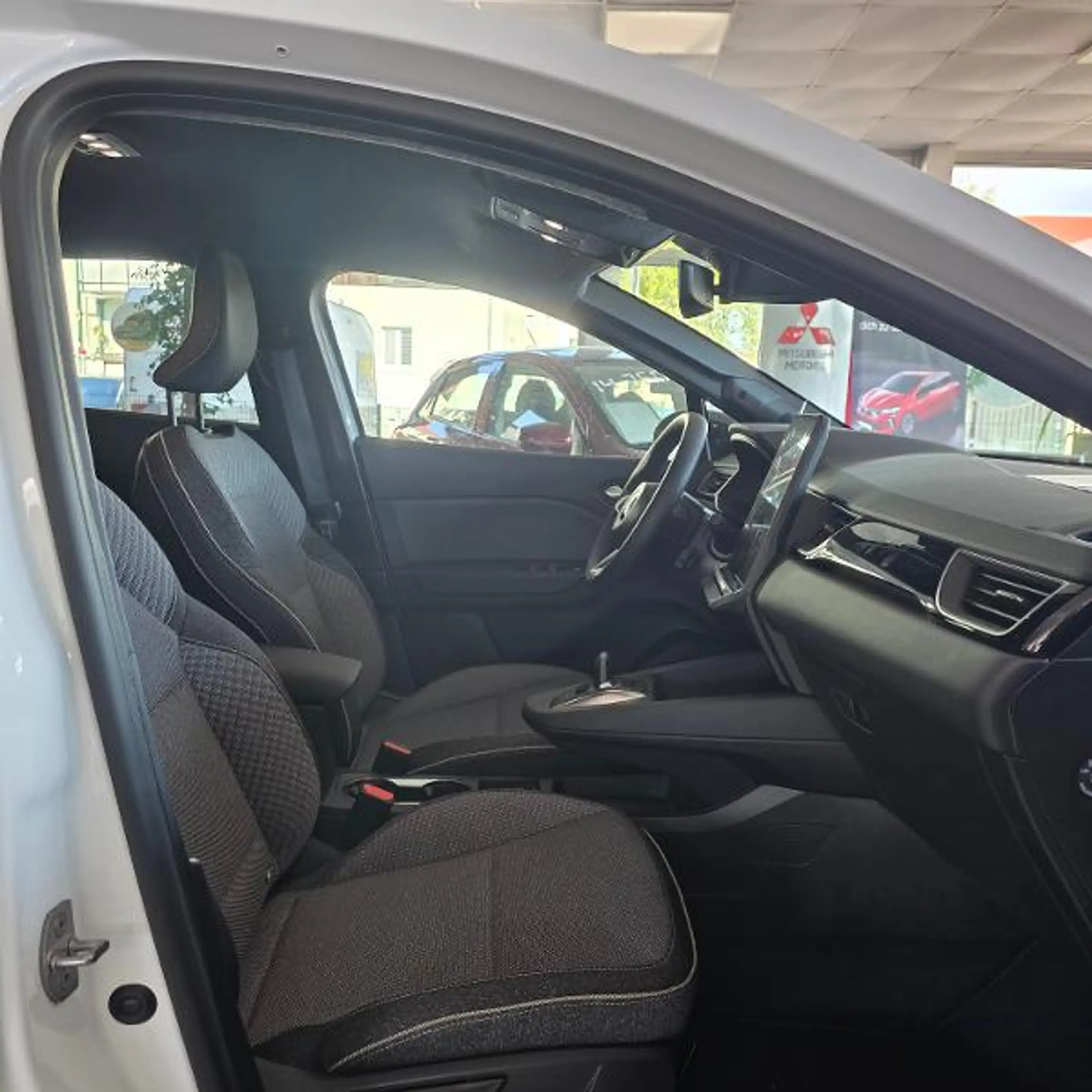 Mitsubishi Grandis Intro Edition 1.8 Hybrid — photo 7