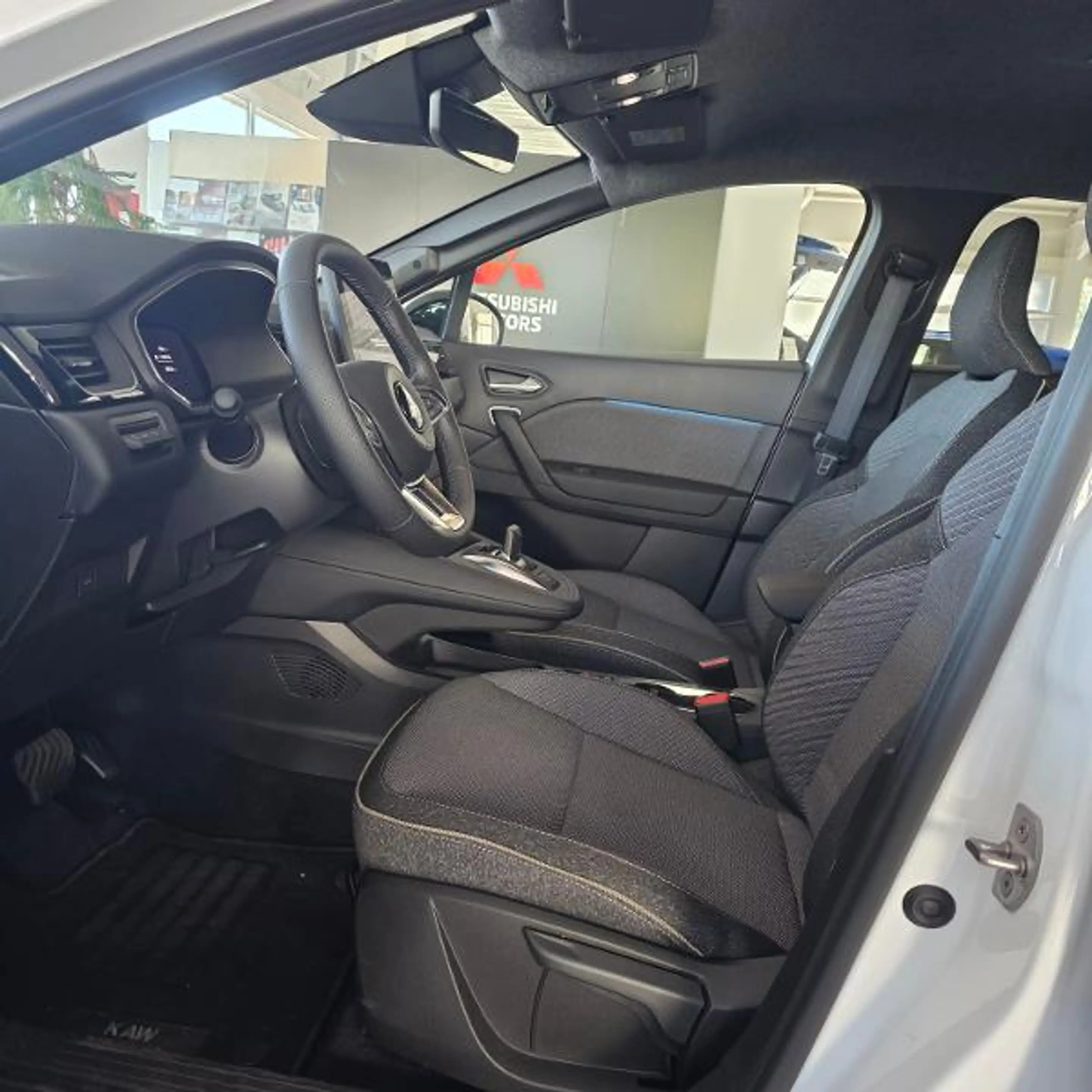 Mitsubishi Grandis Intro Edition 1.8 Hybrid — photo 3