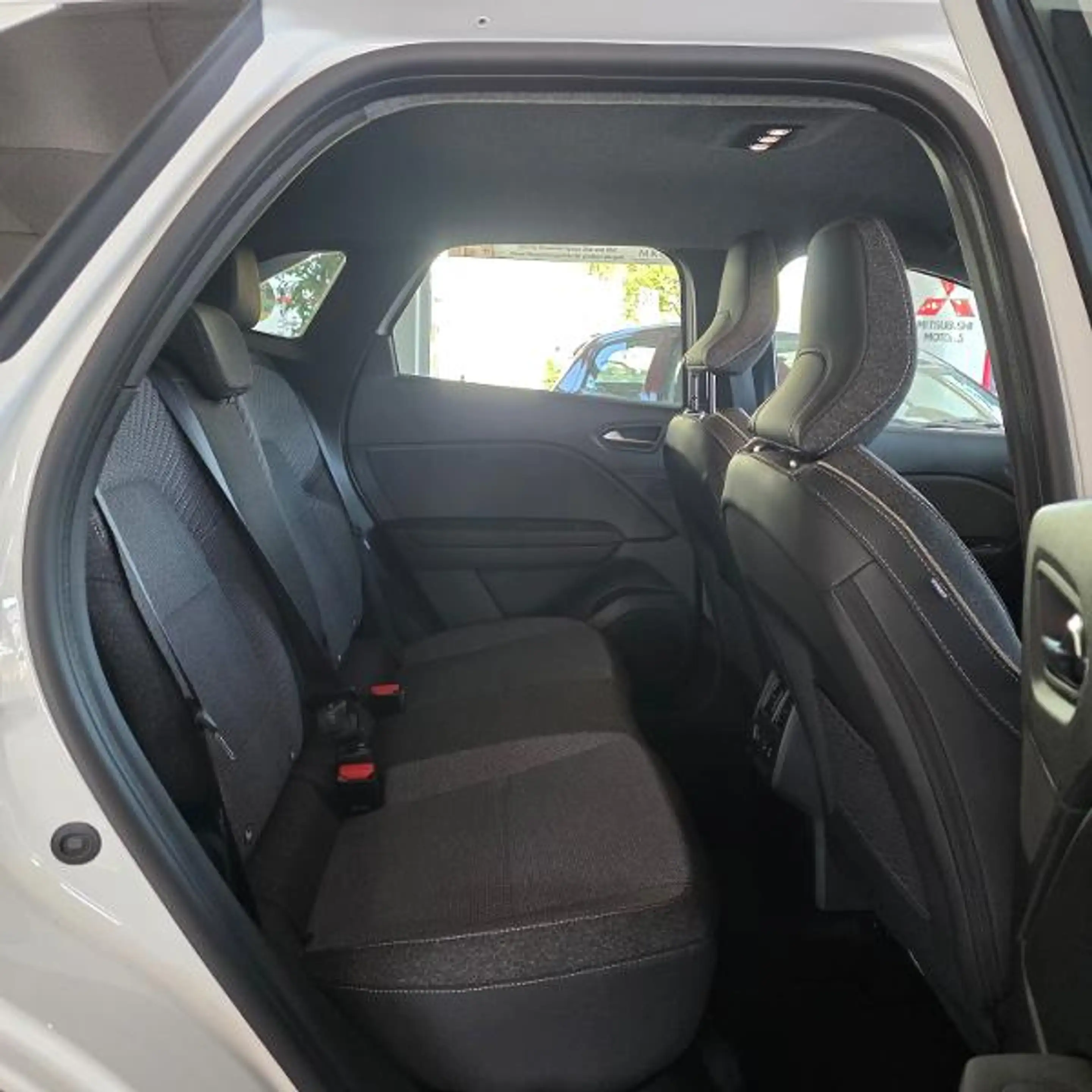 Mitsubishi Grandis Intro Edition 1.8 Hybrid — photo 6