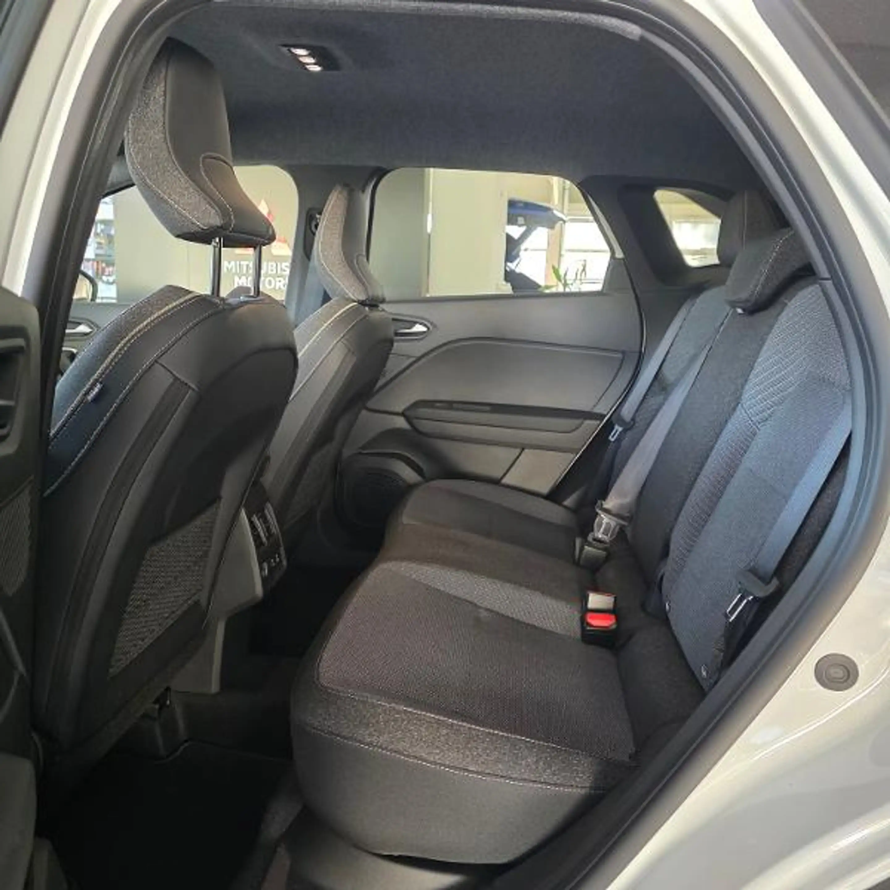 Mitsubishi Grandis Intro Edition 1.8 Hybrid — photo 5