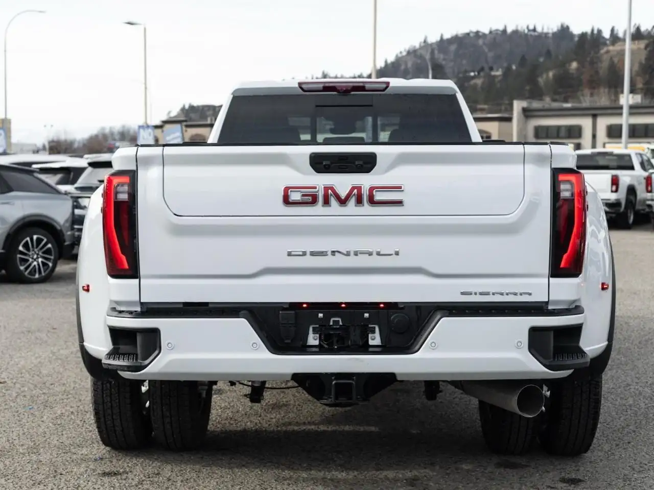 GMC Sierra 3500HD снимка GMC Sierra 3500HD