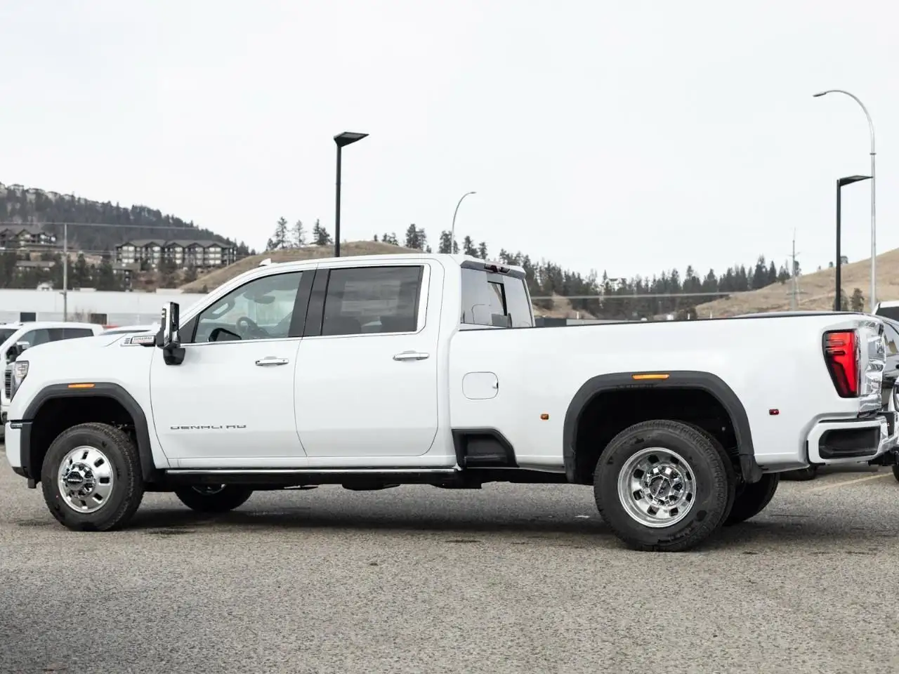 GMC Sierra 3500HD снимка GMC Sierra 3500HD