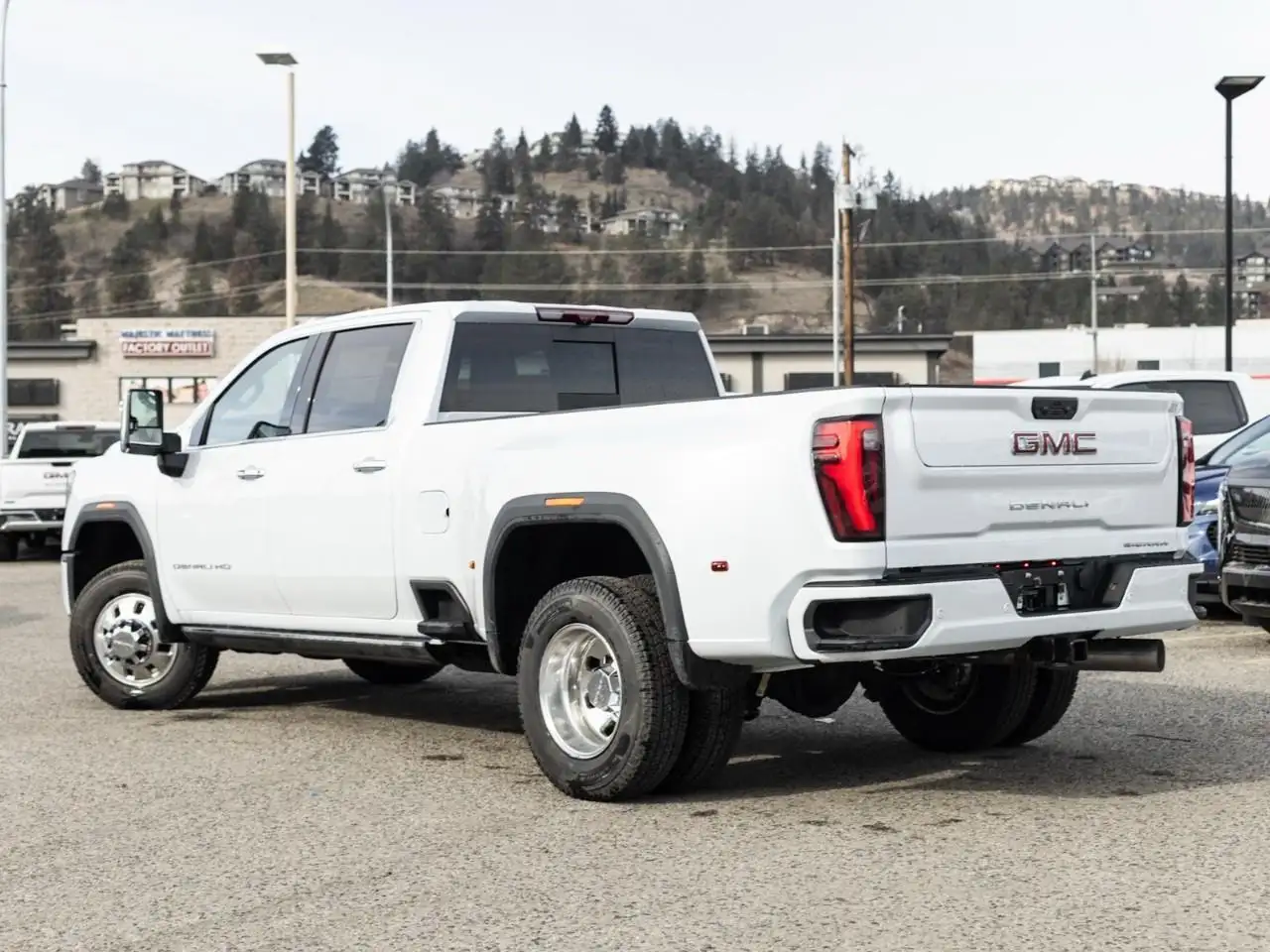GMC Sierra 3500HD снимка GMC Sierra 3500HD