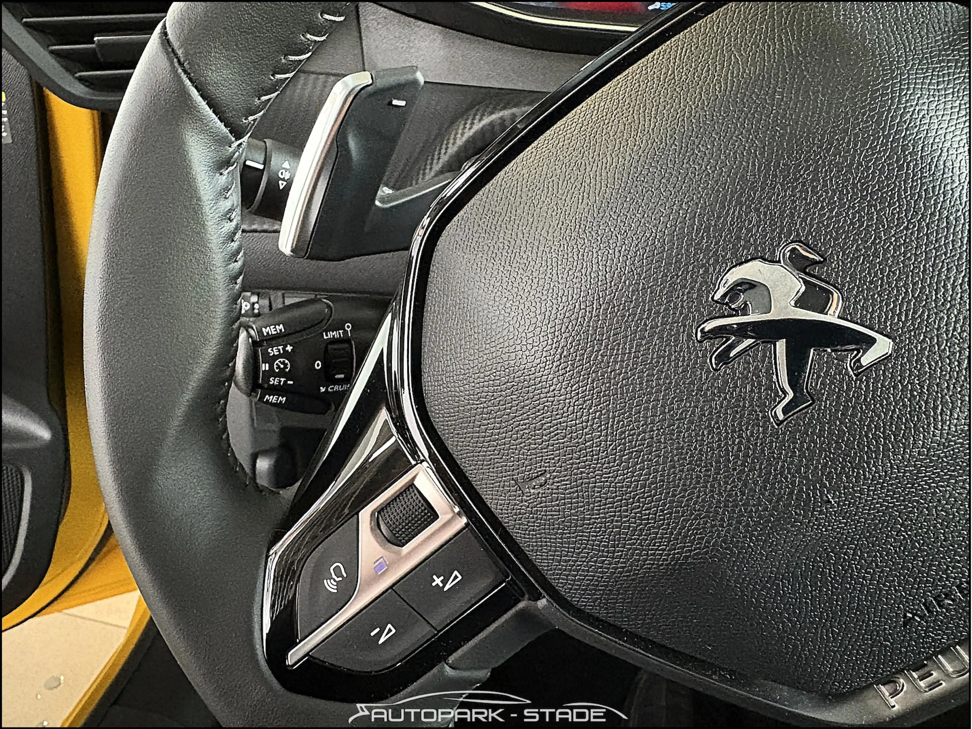 Peugeot 208 Allure Pack Automatik LED Assist AHK Digital — photo 14