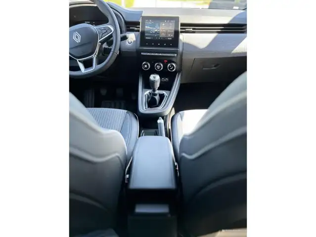 Renault Clio view 15