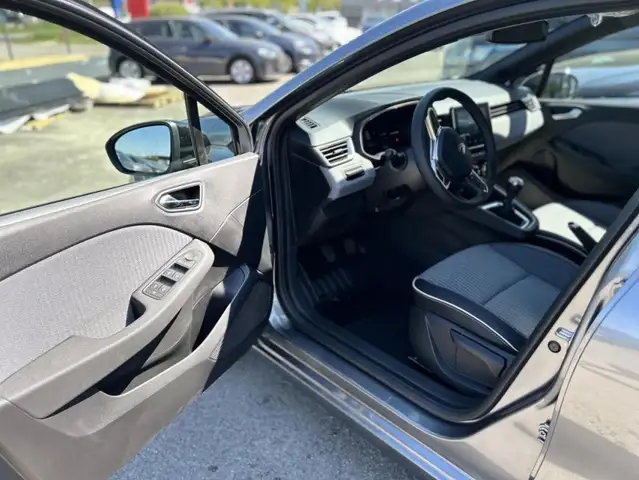Renault Clio view 8