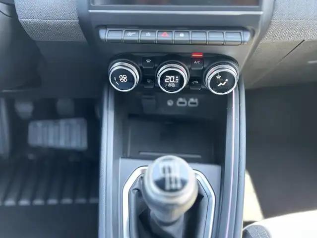 Renault Clio view 18