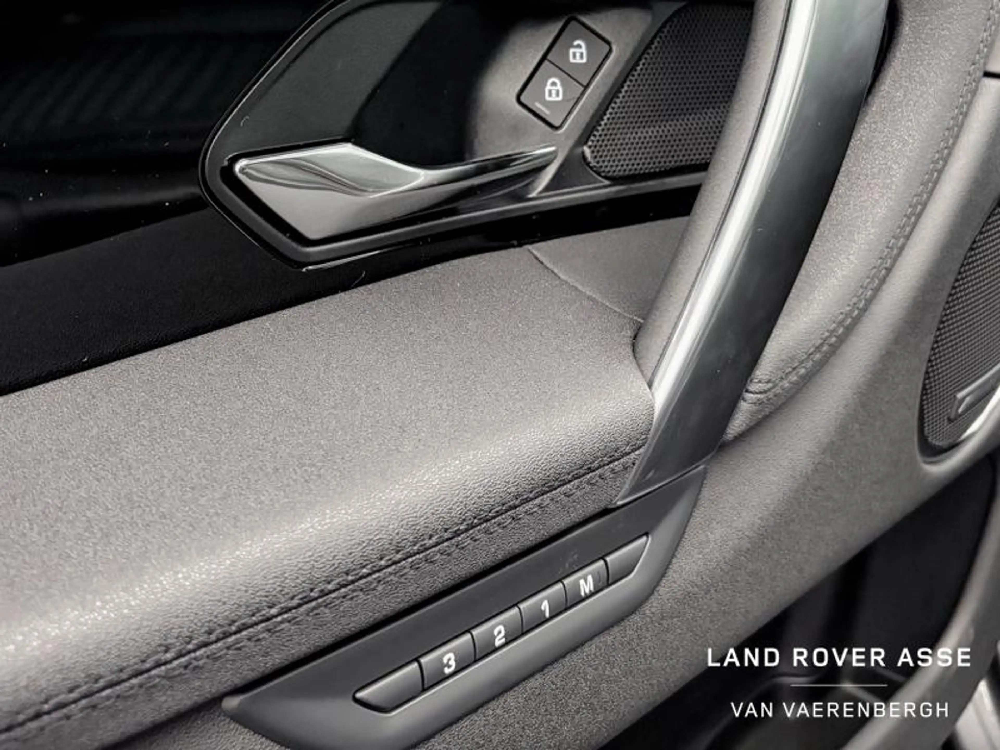 Land Rover Discovery Sport P270e S AWD — photo 12