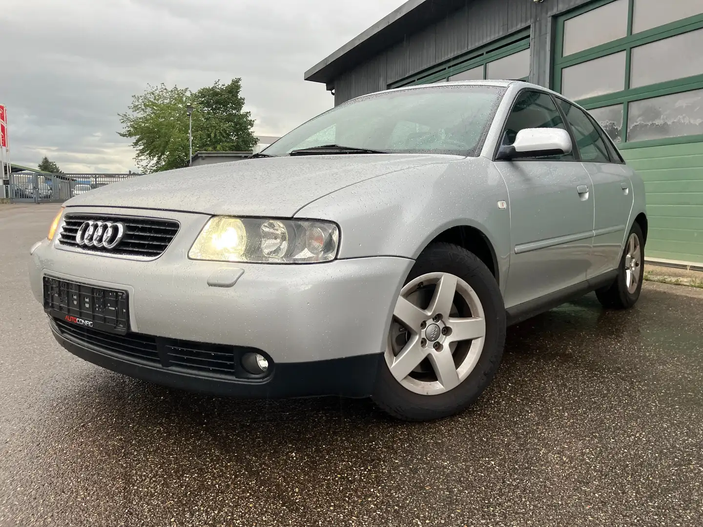 Audi A3 1.9 TDI quattro Attraction DPF Xenon SD Sportsitze Silber - 1
