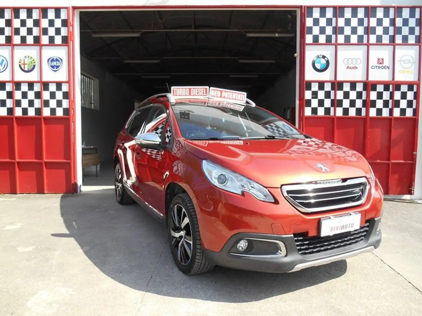 Peugeot 2008 1.6 bluehdi Allure 100cv OK NEO PATENTATI Naranja - 1