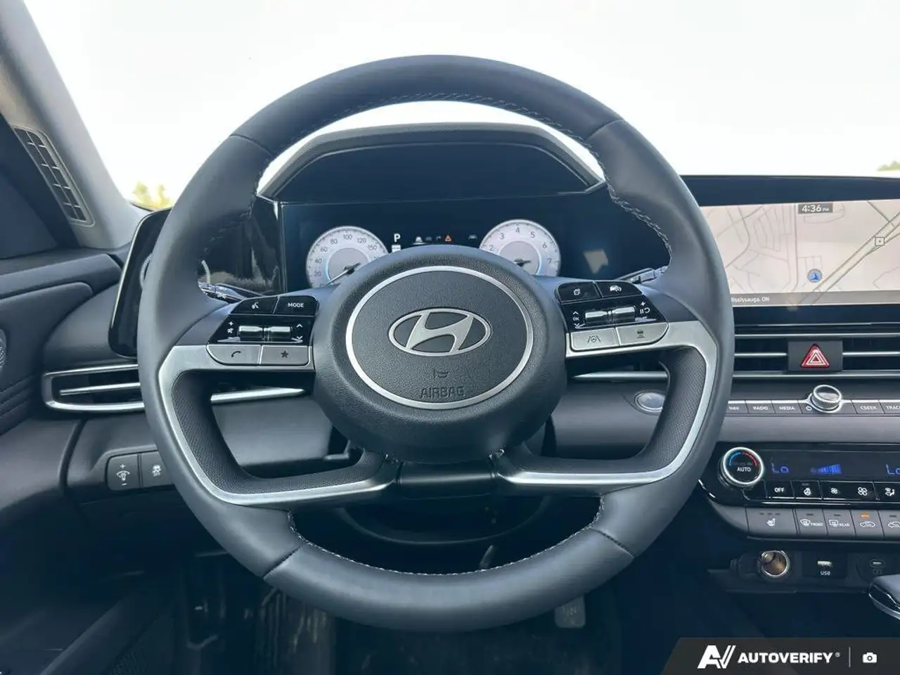 Hyundai ELANTRA снимка Hyundai ELANTRA
