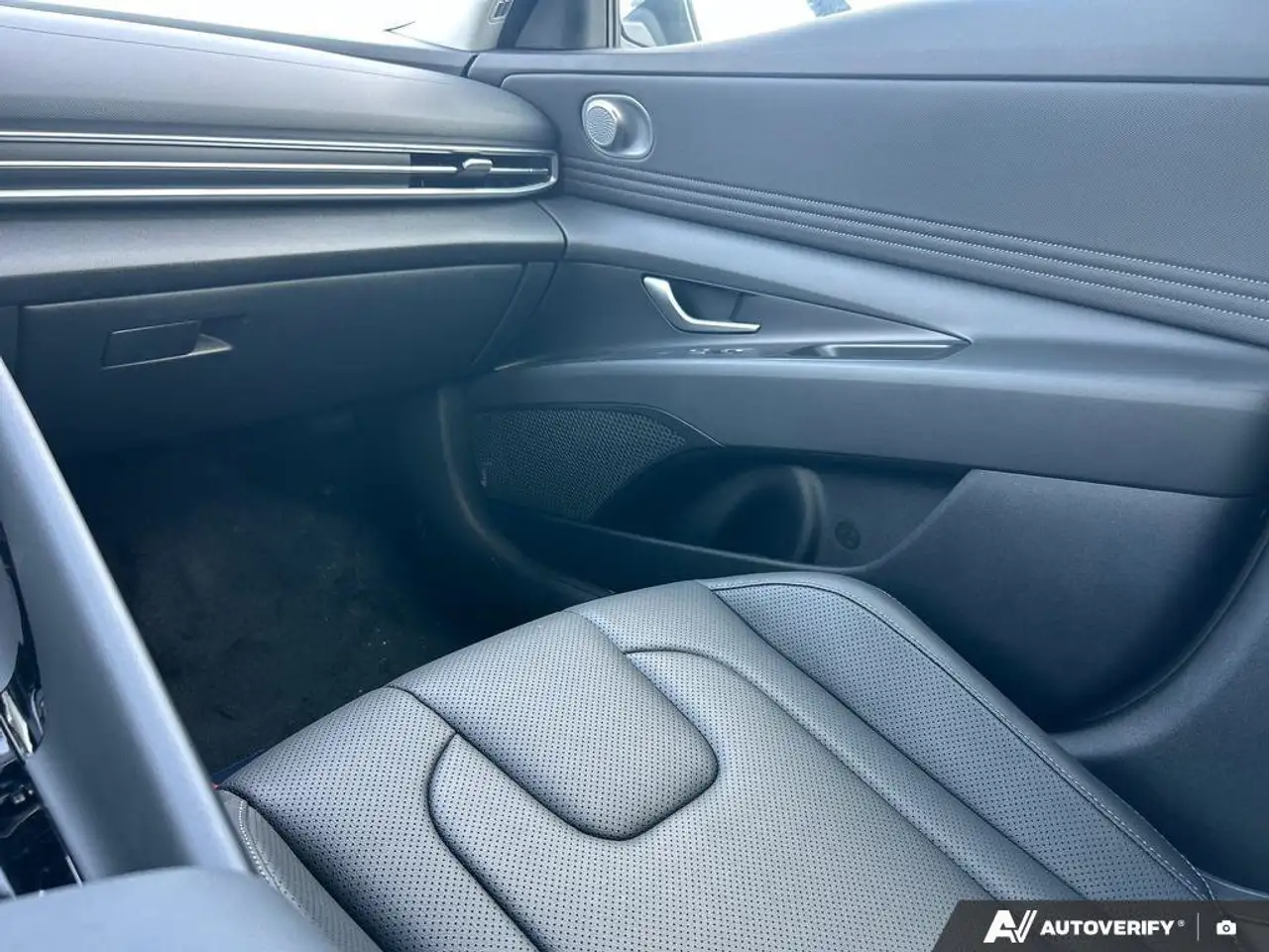 Hyundai ELANTRA снимка Hyundai ELANTRA