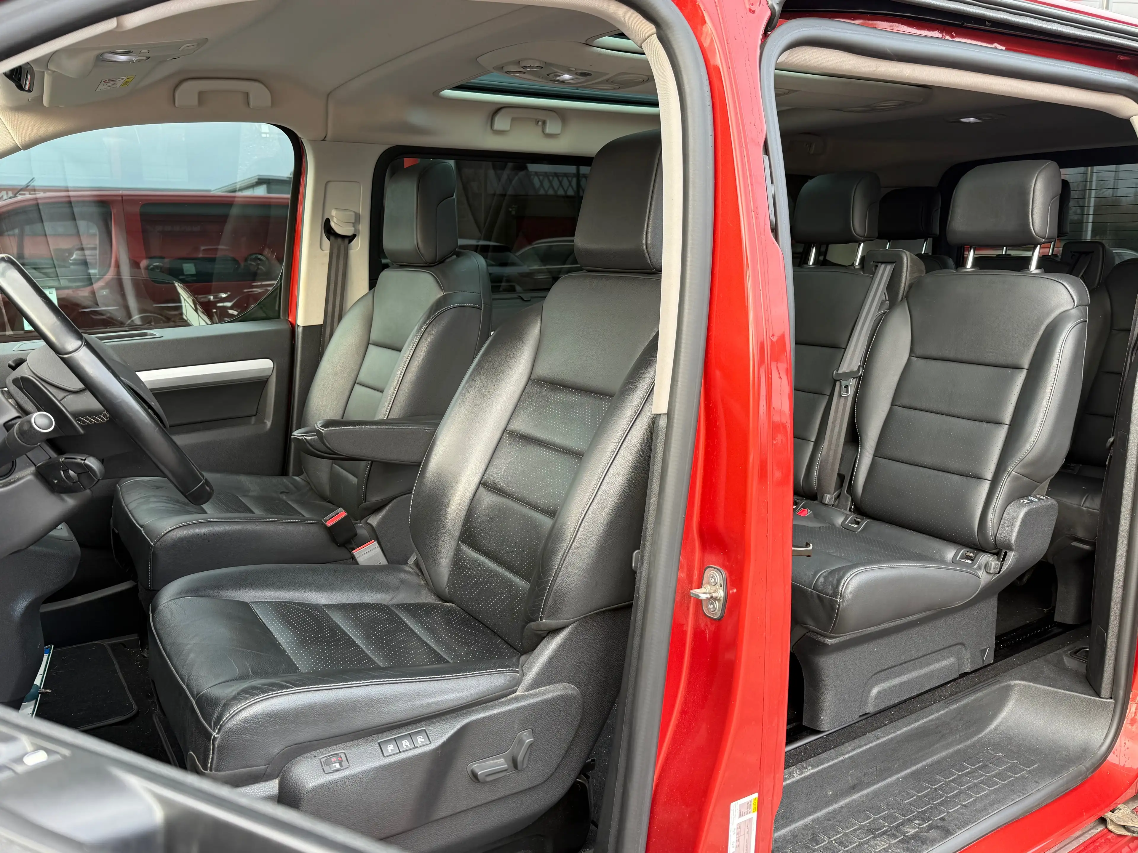 Peugeot Traveller 2.0HDi AUTO 177CV 8 PL PANO ACC HEAD-UP CARPLAY — photo 9