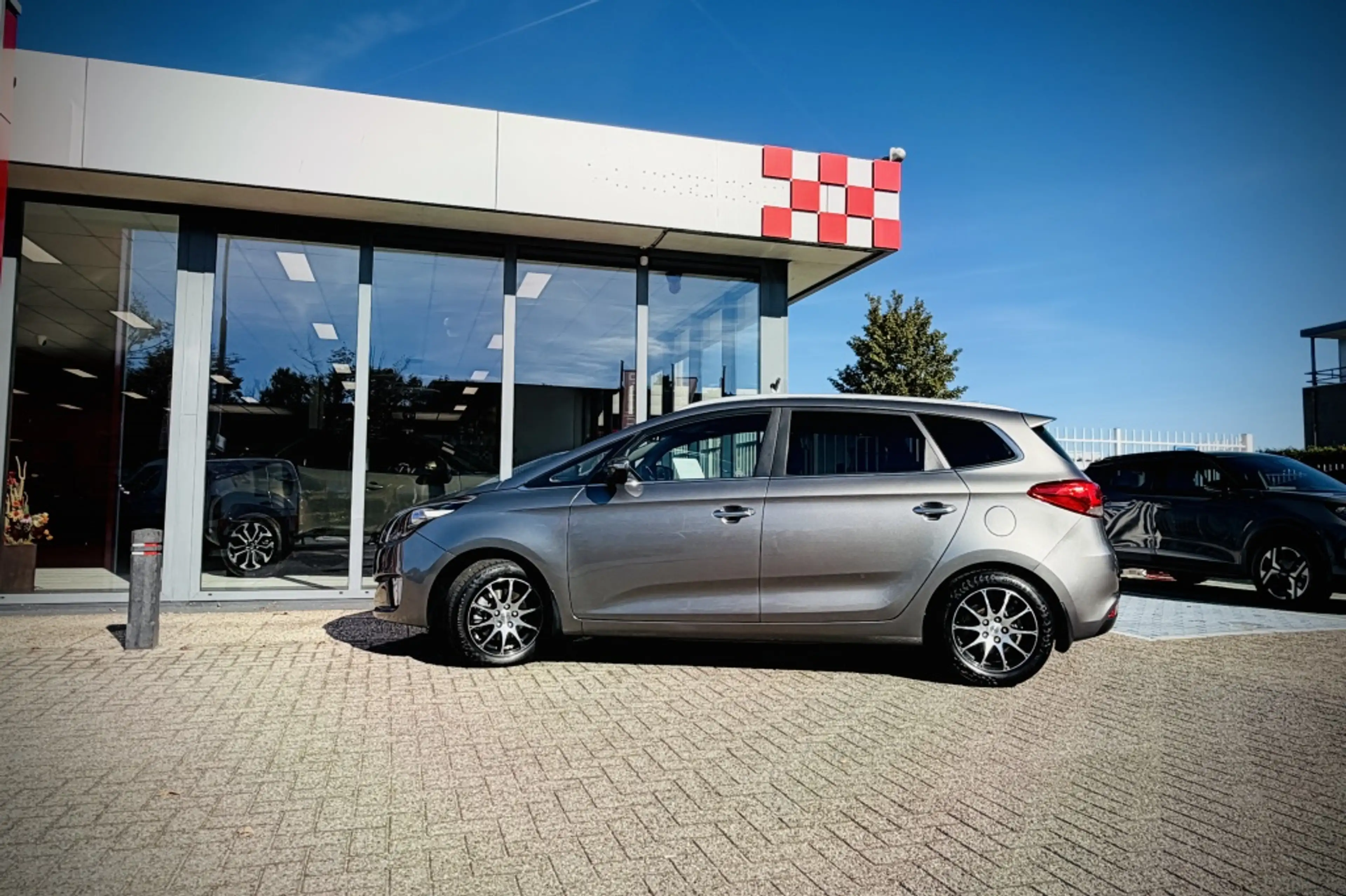 Kia Carens 1.6 GDi ExecutiveLine | TREKHAAK | CAMERA | CLIMA — photo 7