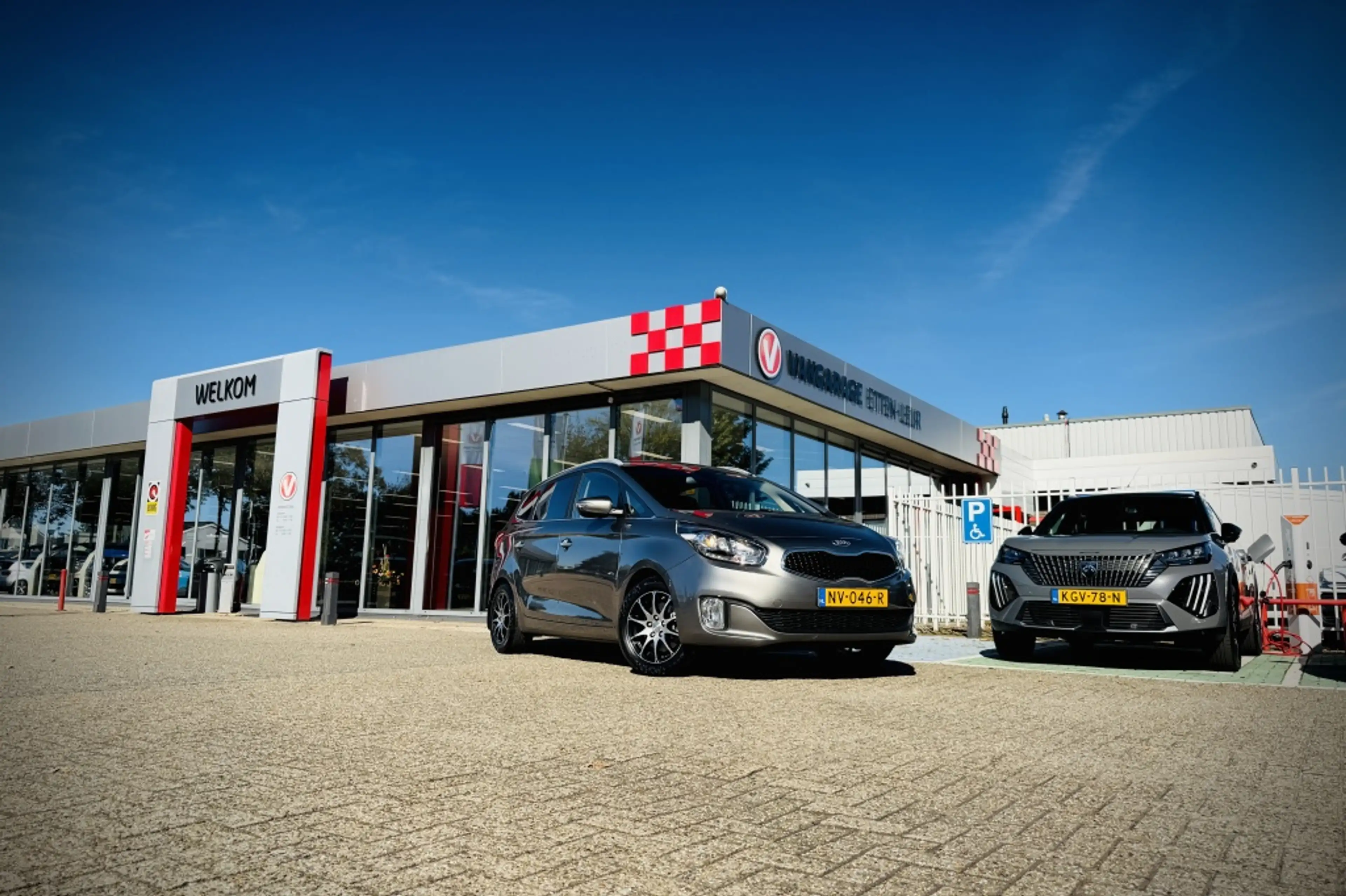 Kia Carens 1.6 GDi ExecutiveLine | TREKHAAK | CAMERA | CLIMA — photo 2