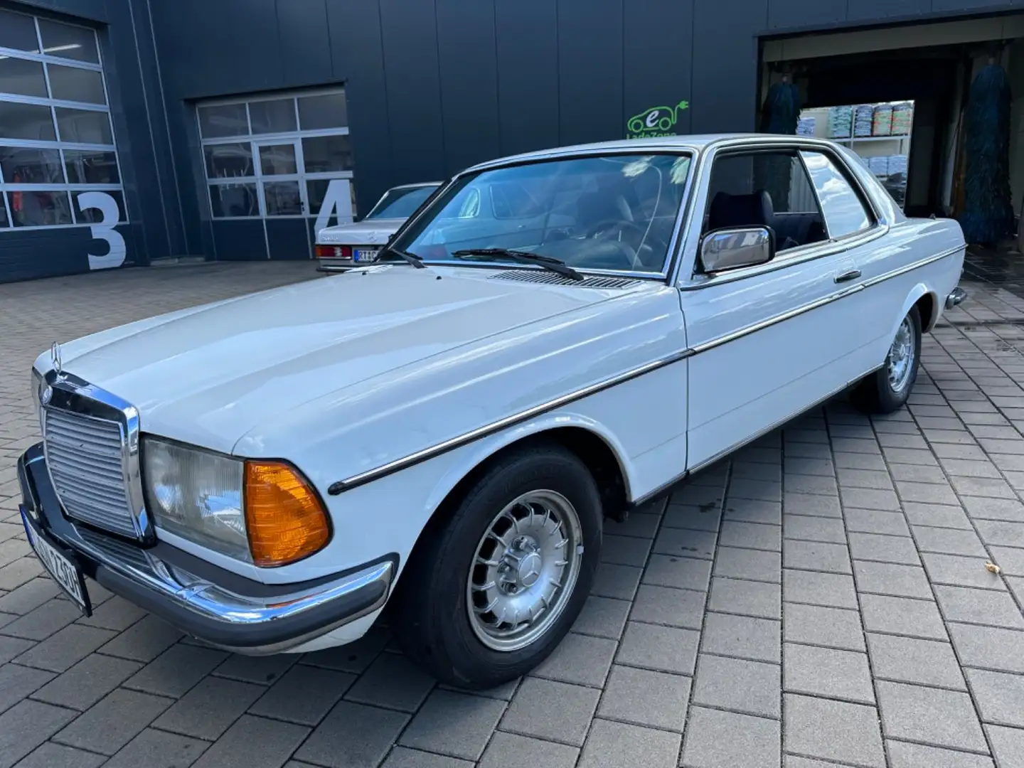 Mercedes-Benz 230 C  W123 Coupe Bianco - 1