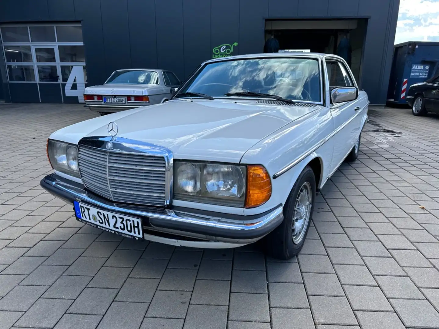 Mercedes-Benz 230 C  W123 Coupe Wit - 2