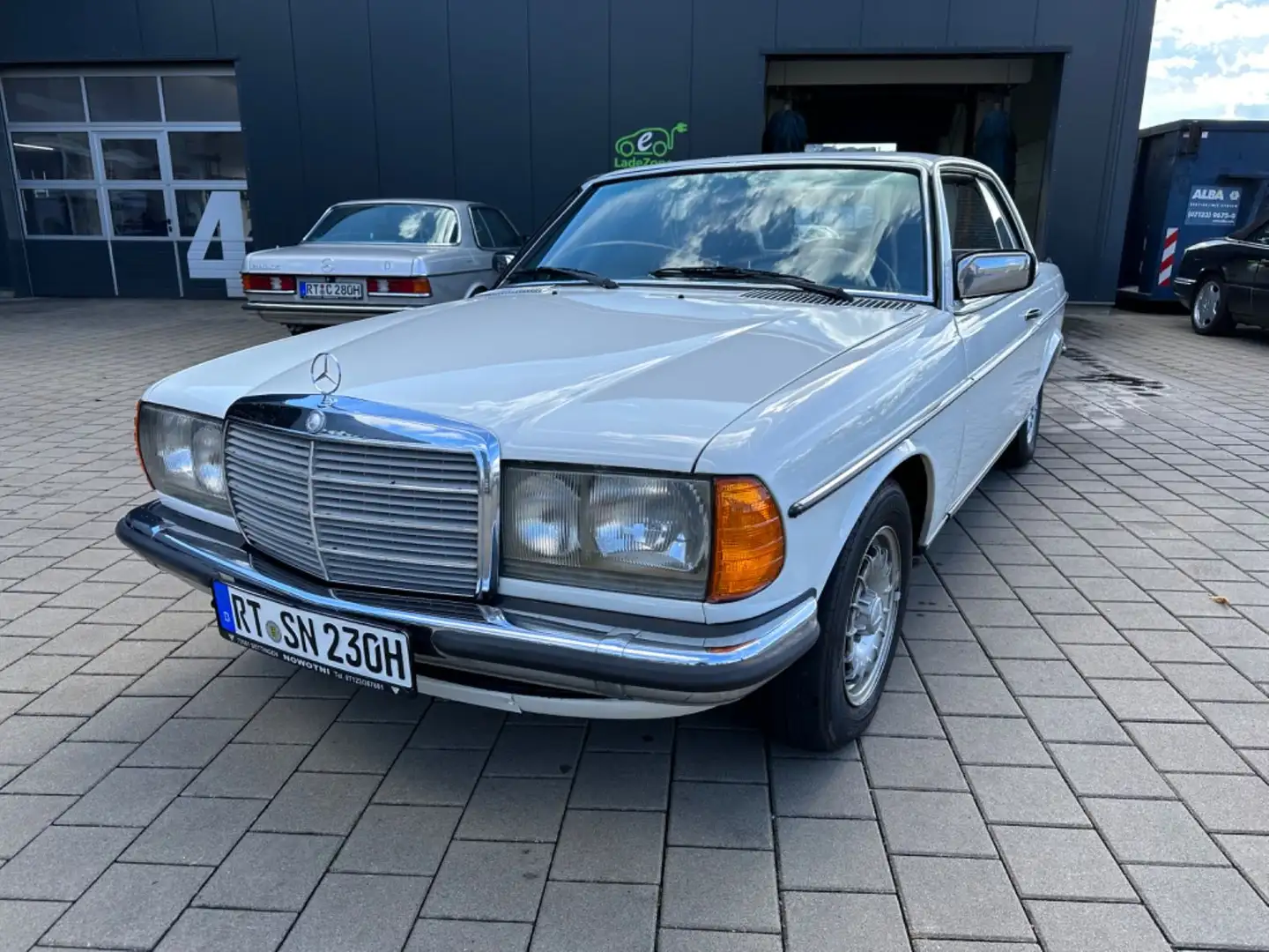 Mercedes-Benz 230 C  W123 Coupe Weiß - 2