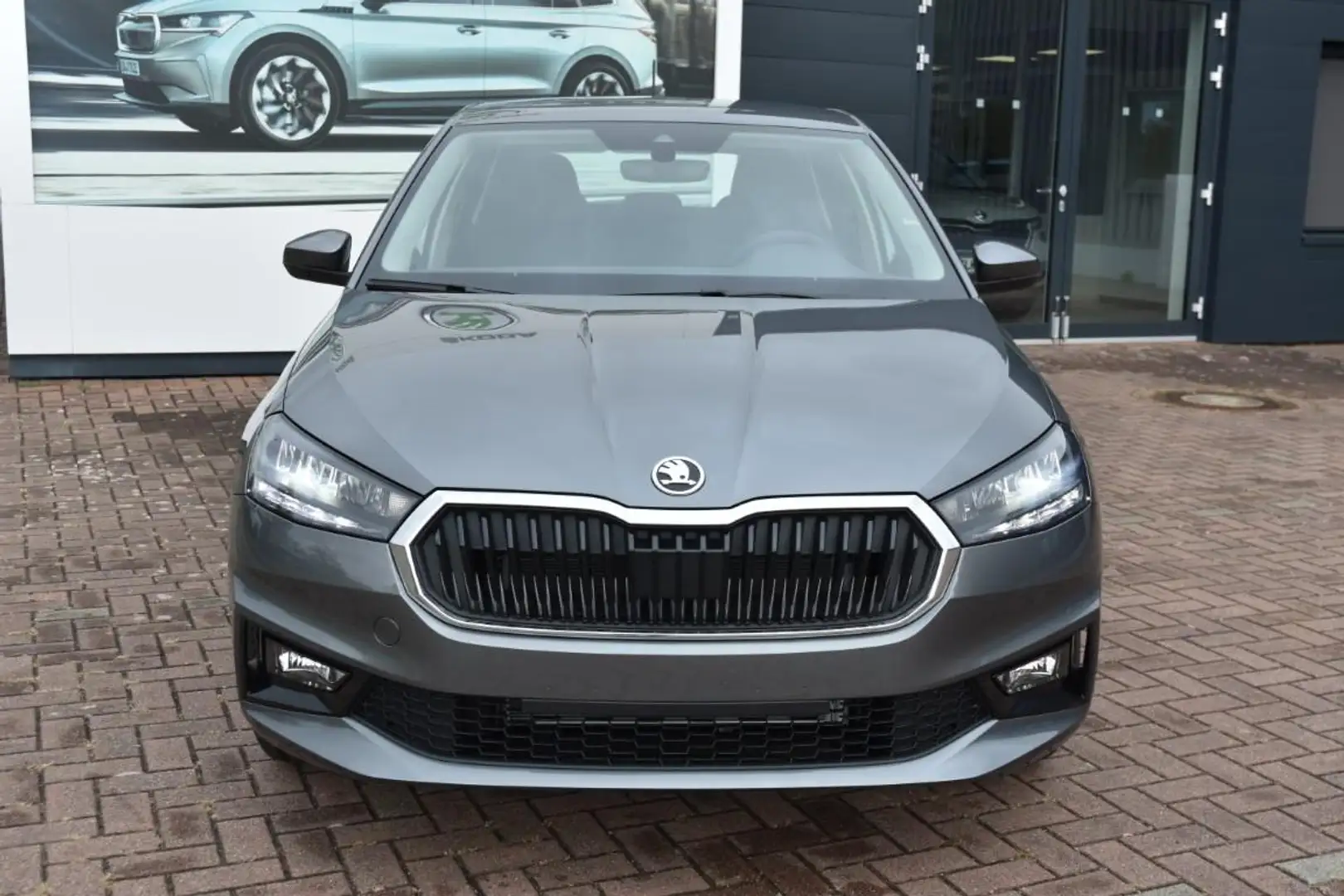 Skoda Fabia Essence 1.0l TSI DSG*LED*SHz*Klima*PDC Grau - 2