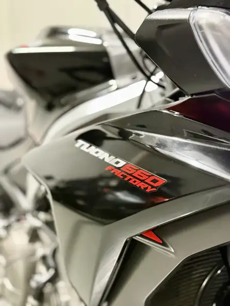 Aprilia Tuono - foto 4