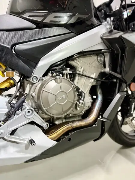 Aprilia Tuono - foto 5