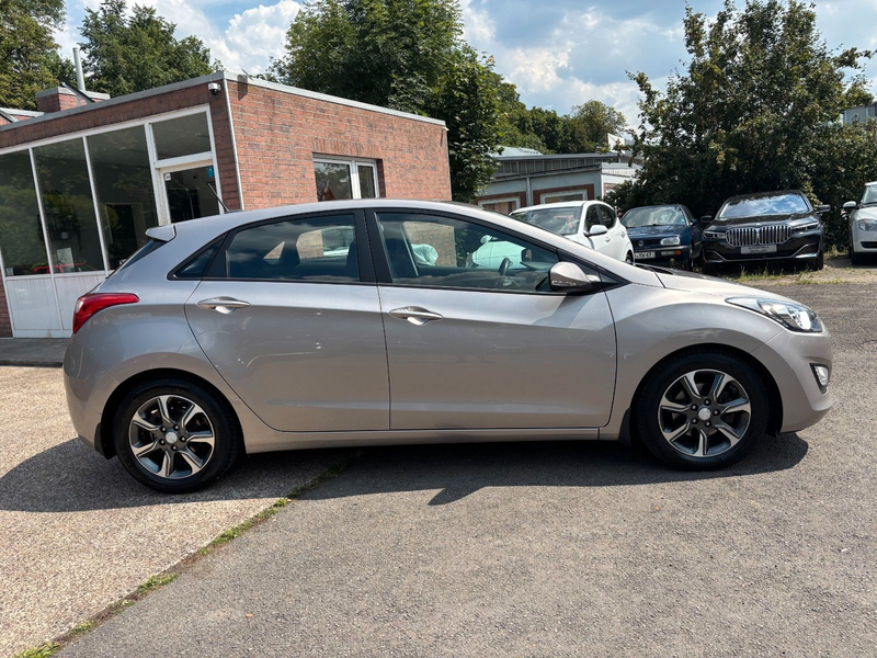 Hyundai i30 blue Trend, Klima, Navi, Kamera, Scheckheft — photo 4