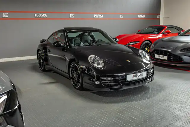 Porsche 911 view 7