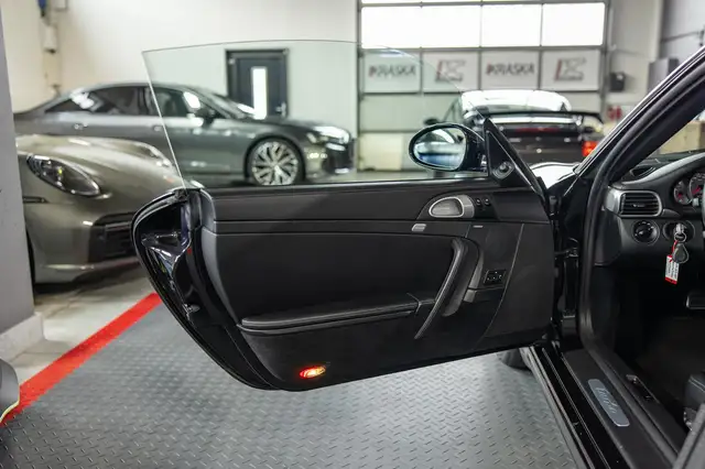 Porsche 911 view 13