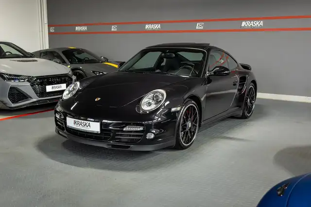 Porsche 911 view 4