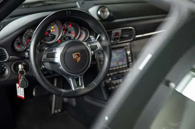 Porsche 911 view 15