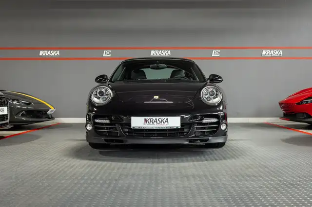 Porsche 911 view 6