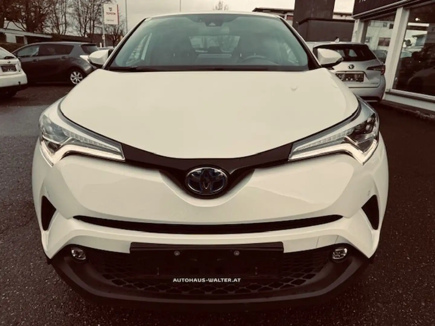 Toyota C-HR 1,8 Hybrid C-HIC CVT Weiß - 2