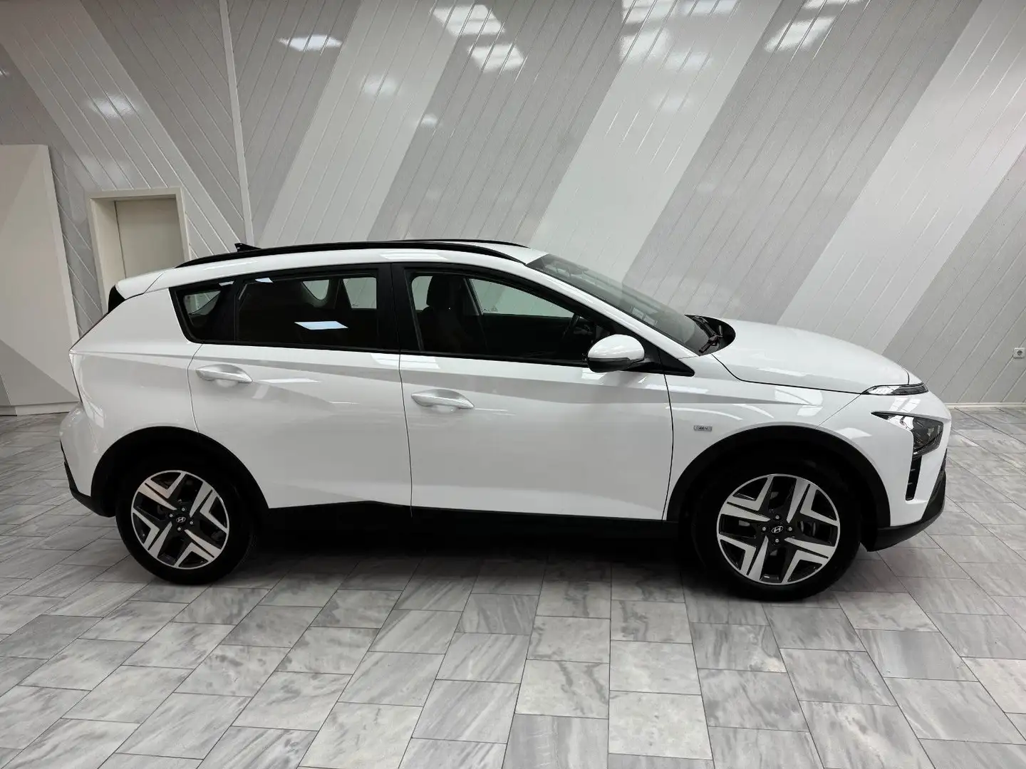 Hyundai BAYON Bayon 1.0 Intro Edition 48V Plus- Paket Garantie Weiß - 1