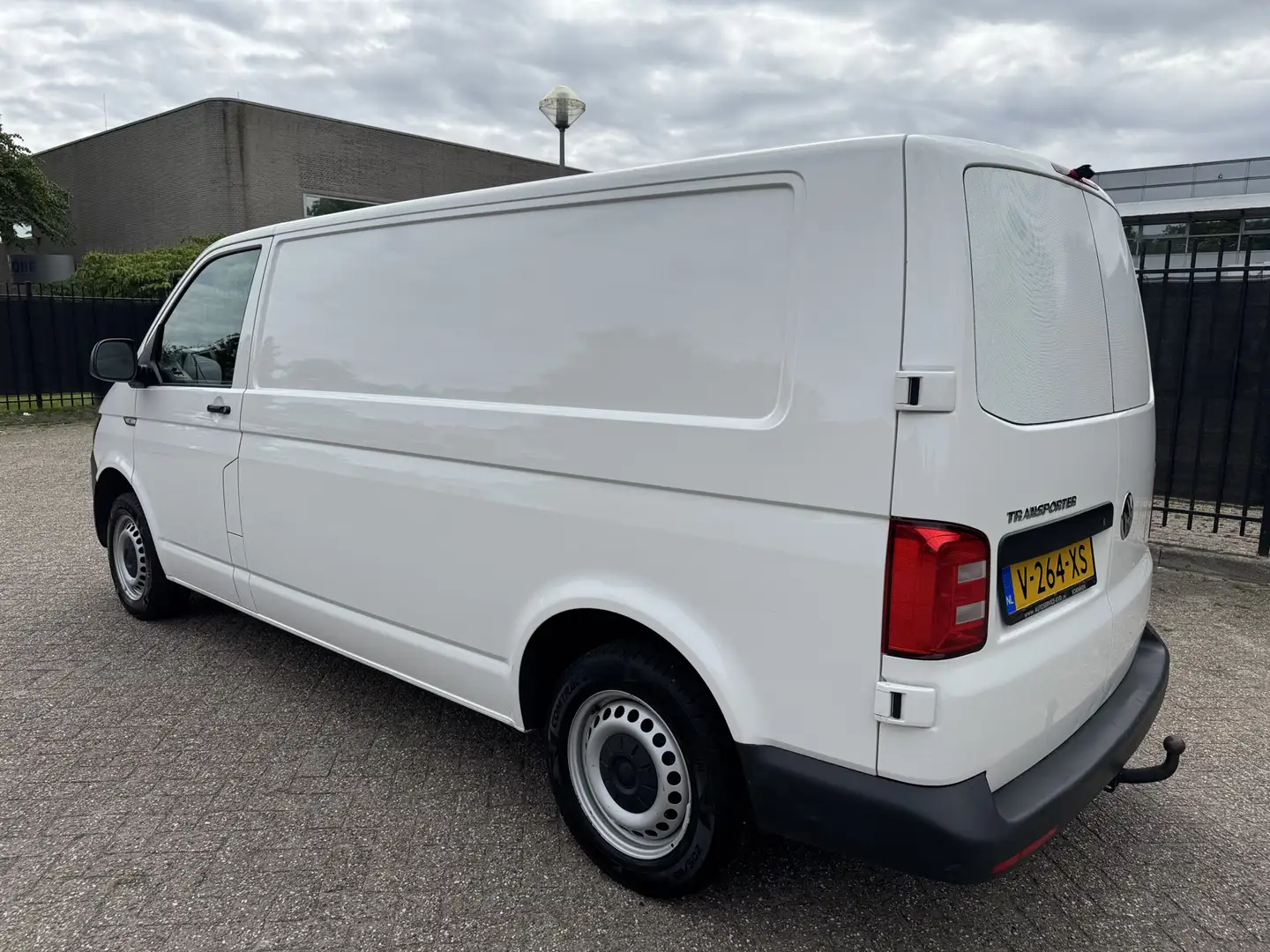 Volkswagen T6 Transporter 2.0 TDI L2H1 Comfortline 3Pers Airco/Cruise Wit - 2