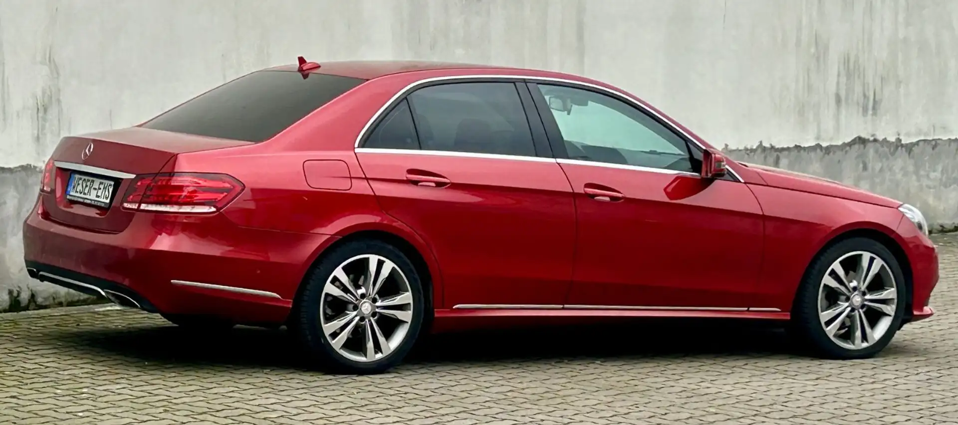Mercedes-Benz E 220 CDI Automatik AVANTGARDE COMAND Klima eFH Rood - 2