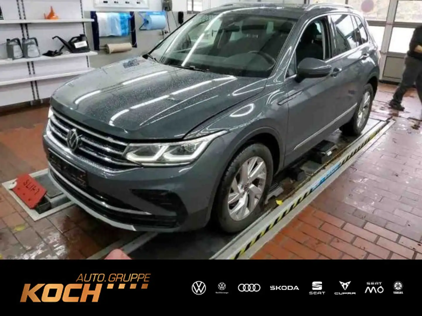 Volkswagen Tiguan 2.0TDI Elegance DSG 4M Pano AHK Navi LED Grau - 1