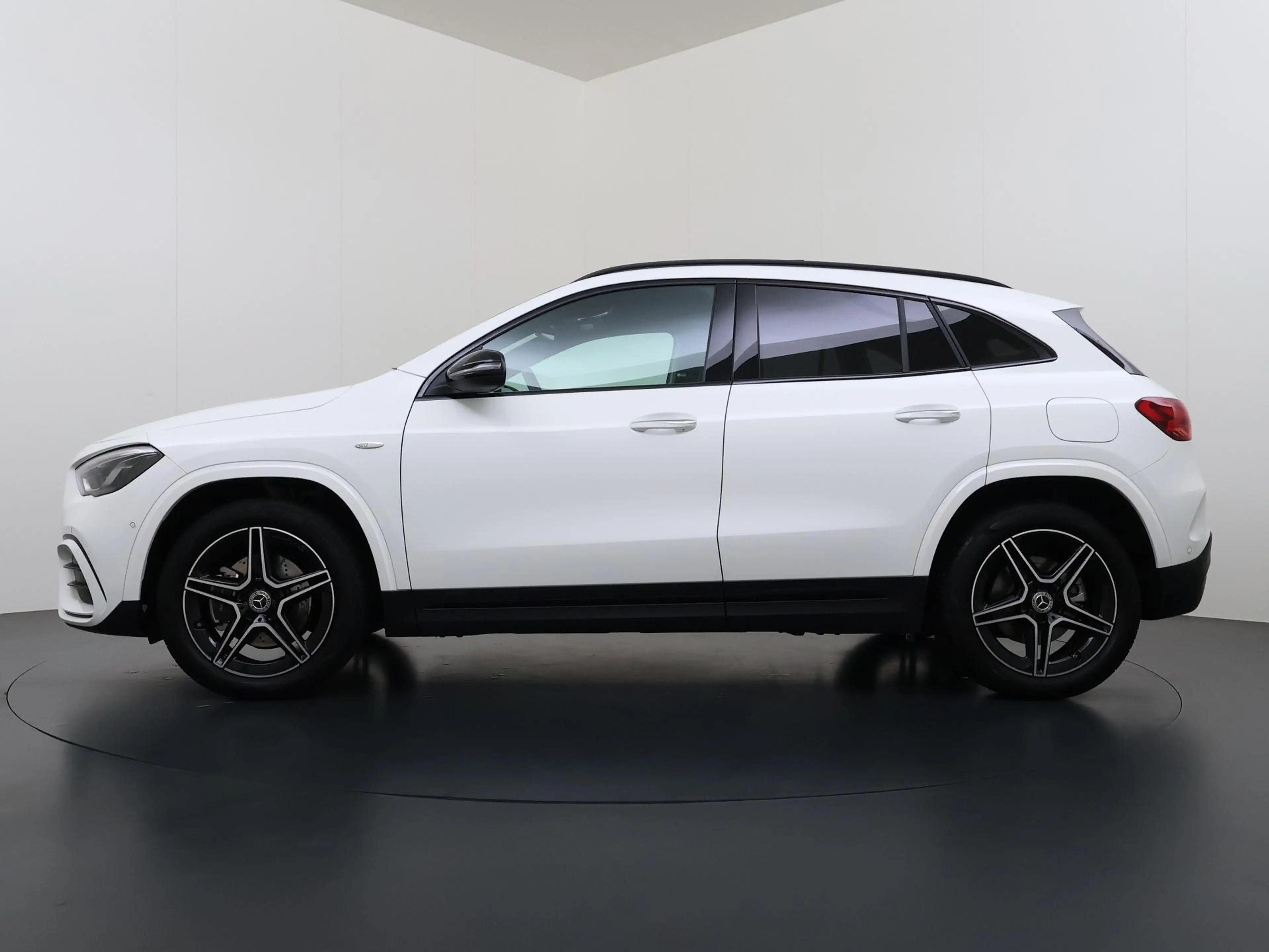 Mercedes-Benz GLA 250 e Business Solution AMG | Trekhaak Wegklapbaar | P — photo 3