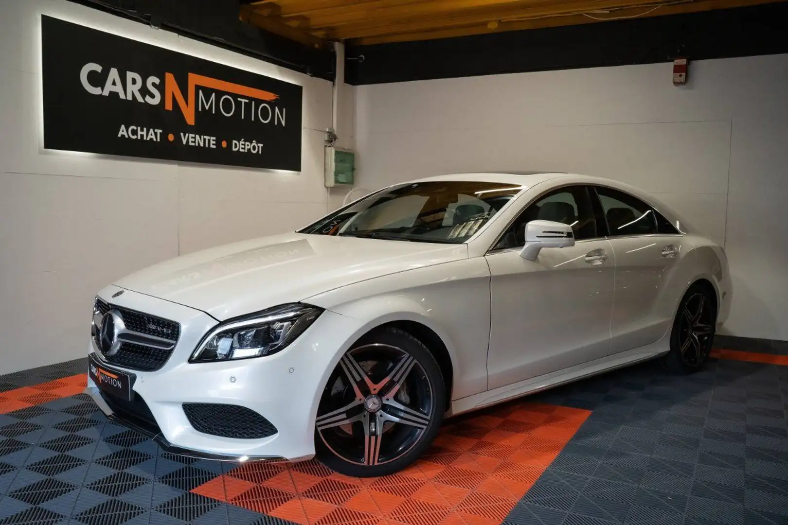 Mercedes-Benz CLS 350d Phase II 258ch Fascination 9G-Tronic Pack AMG / Toit ouvrant - Sièges ventilés - Multibeam ... Blanc - 1