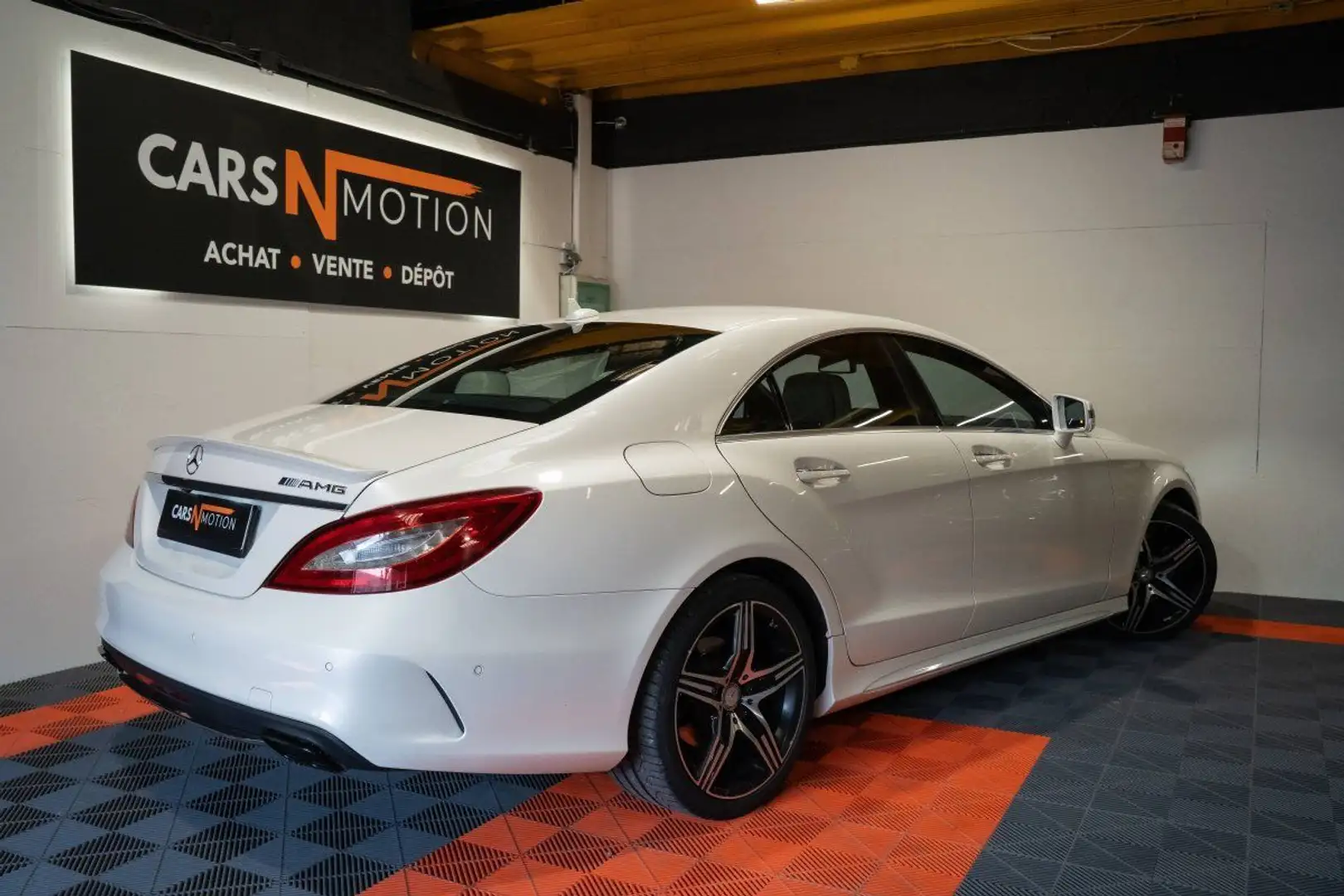 Mercedes-Benz CLS 350d Phase II 258ch Fascination 9G-Tronic Pack AMG / Toit ouvrant - Sièges ventilés - Multibeam ... Blanc - 2