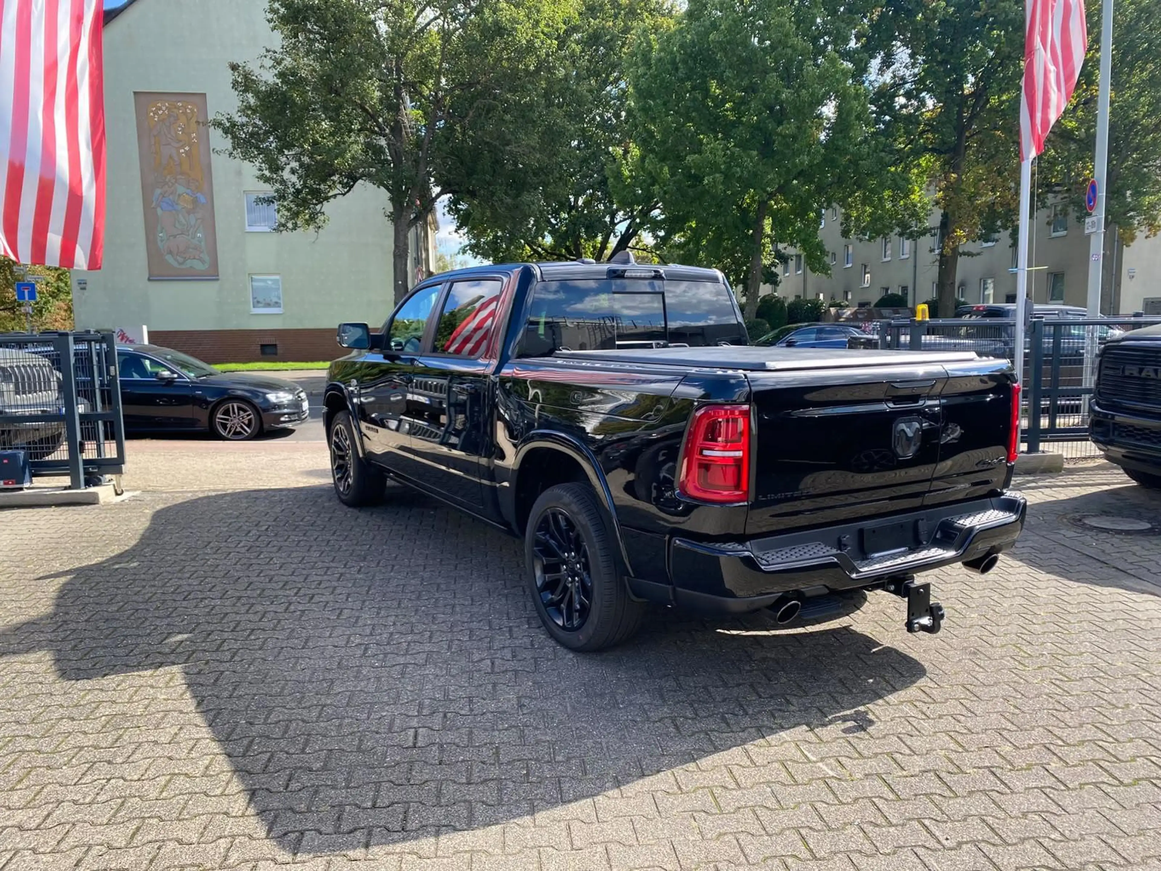 Dodge RAM 5.7 V8 HEMI Limited Night 2026 + 3 Jahre Garantie — photo 5