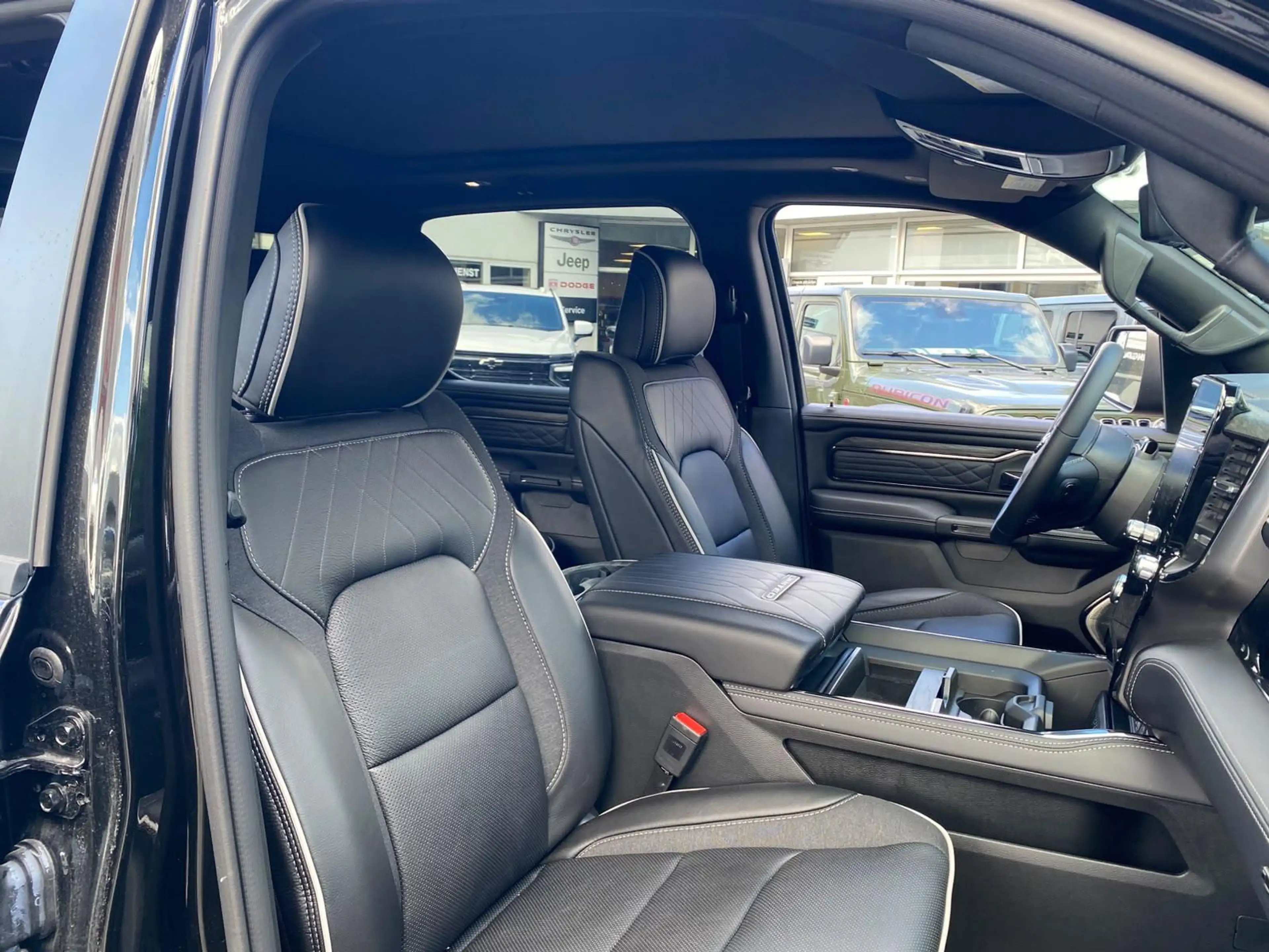 Dodge RAM 5.7 V8 HEMI Limited Night 2026 + 3 Jahre Garantie — photo 13