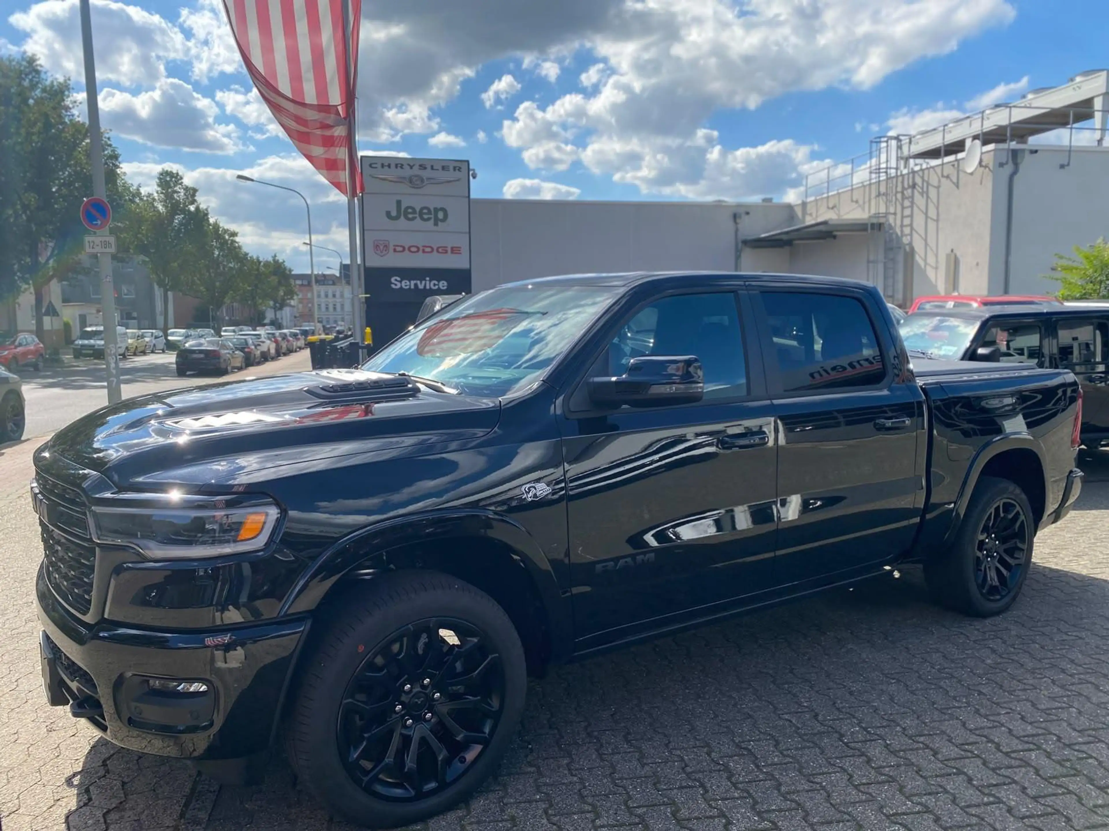 Dodge RAM 5.7 V8 HEMI Limited Night 2026 + 3 Jahre Garantie — photo 6