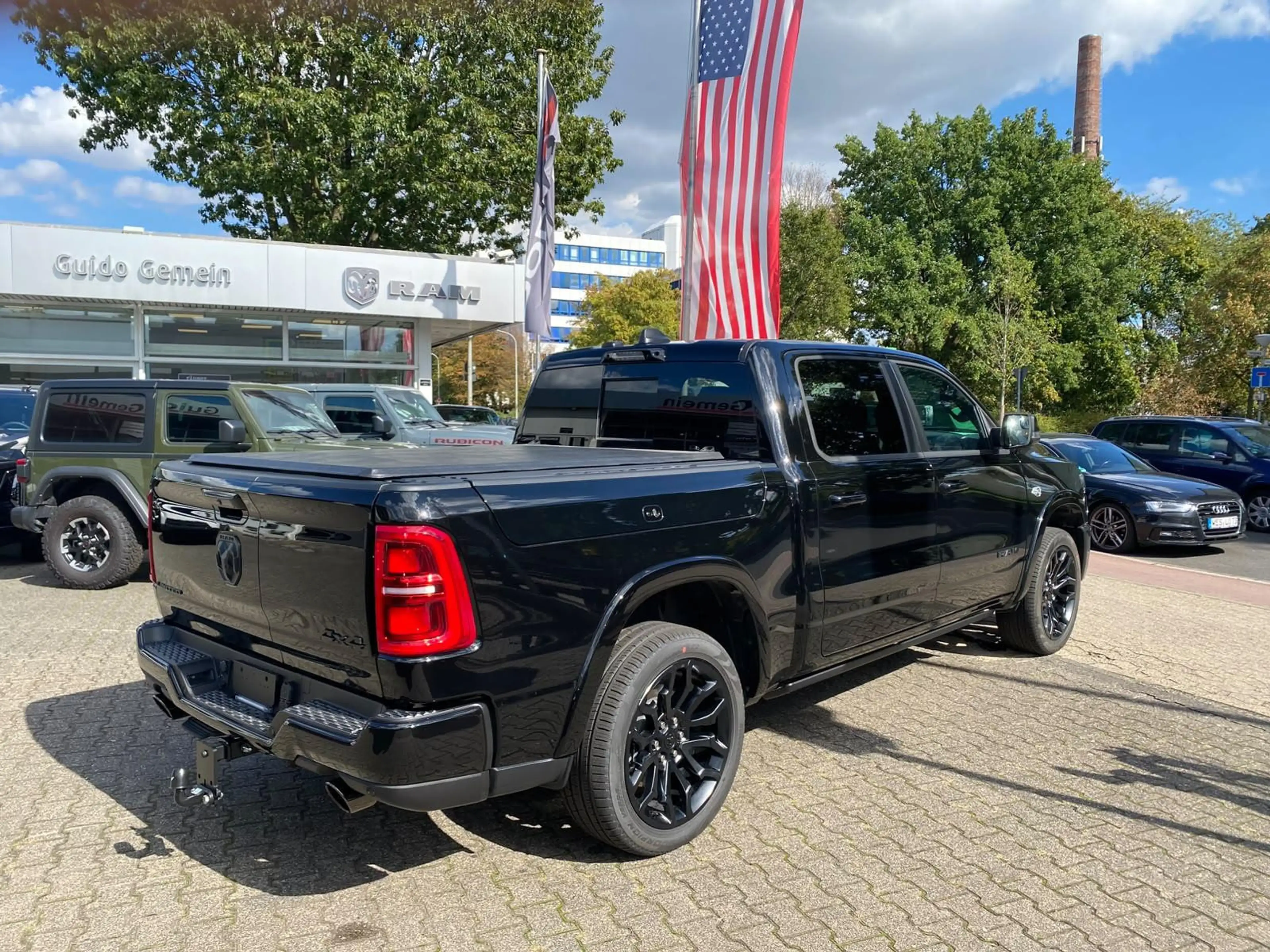 Dodge RAM 5.7 V8 HEMI Limited Night 2026 + 3 Jahre Garantie — photo 3