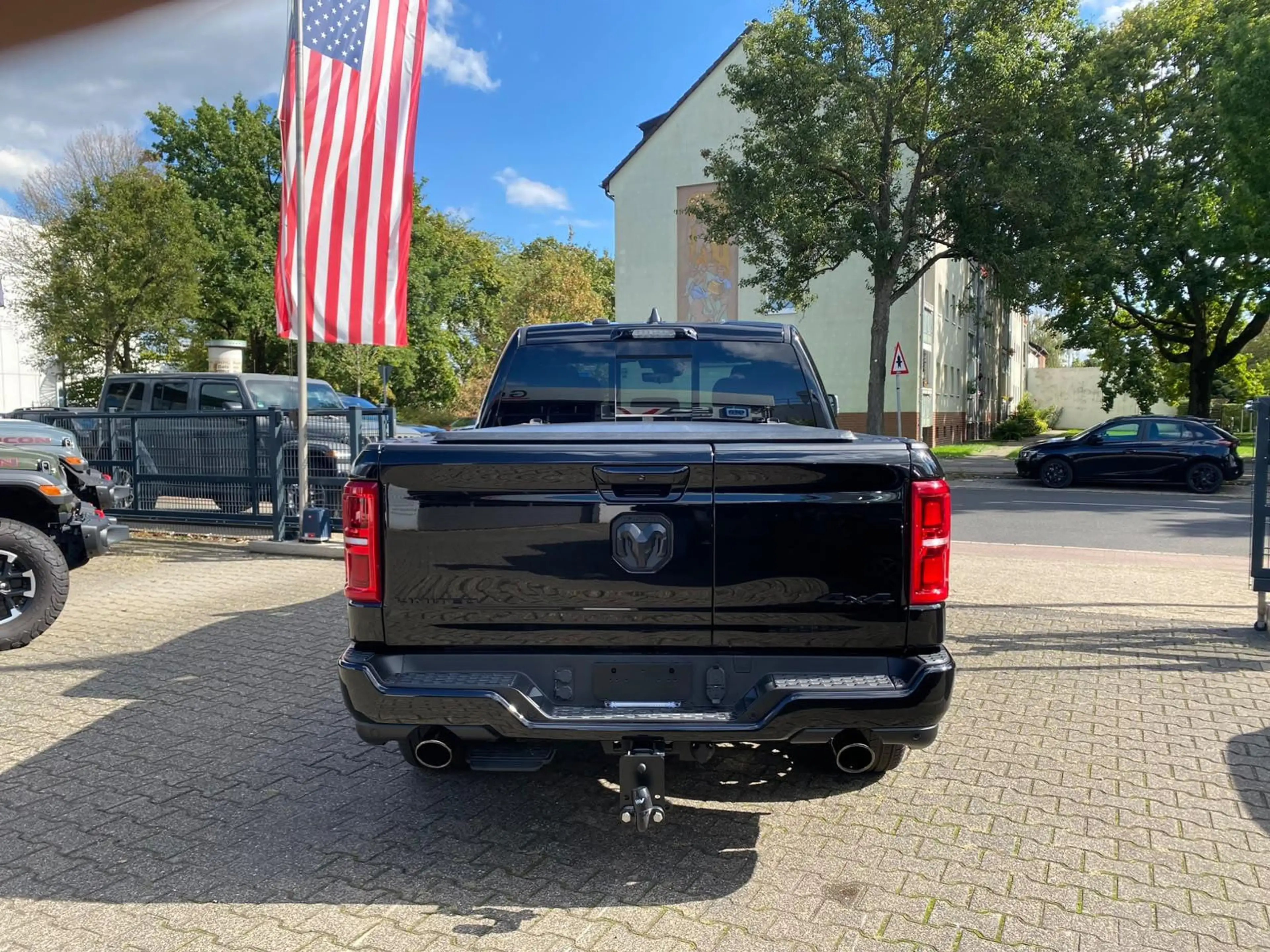 Dodge RAM 5.7 V8 HEMI Limited Night 2026 + 3 Jahre Garantie — photo 4