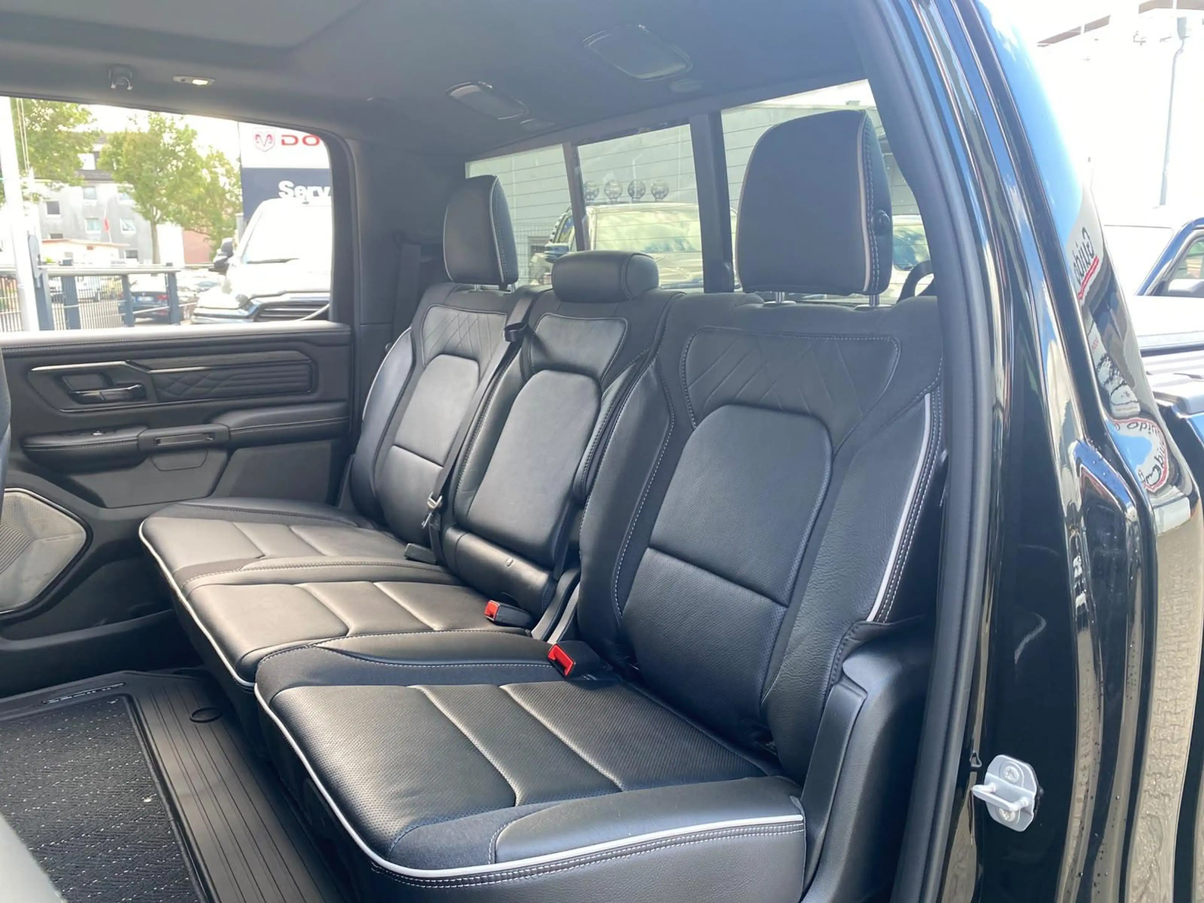 Dodge RAM 5.7 V8 HEMI Limited Night 2026 + 3 Jahre Garantie — photo 15