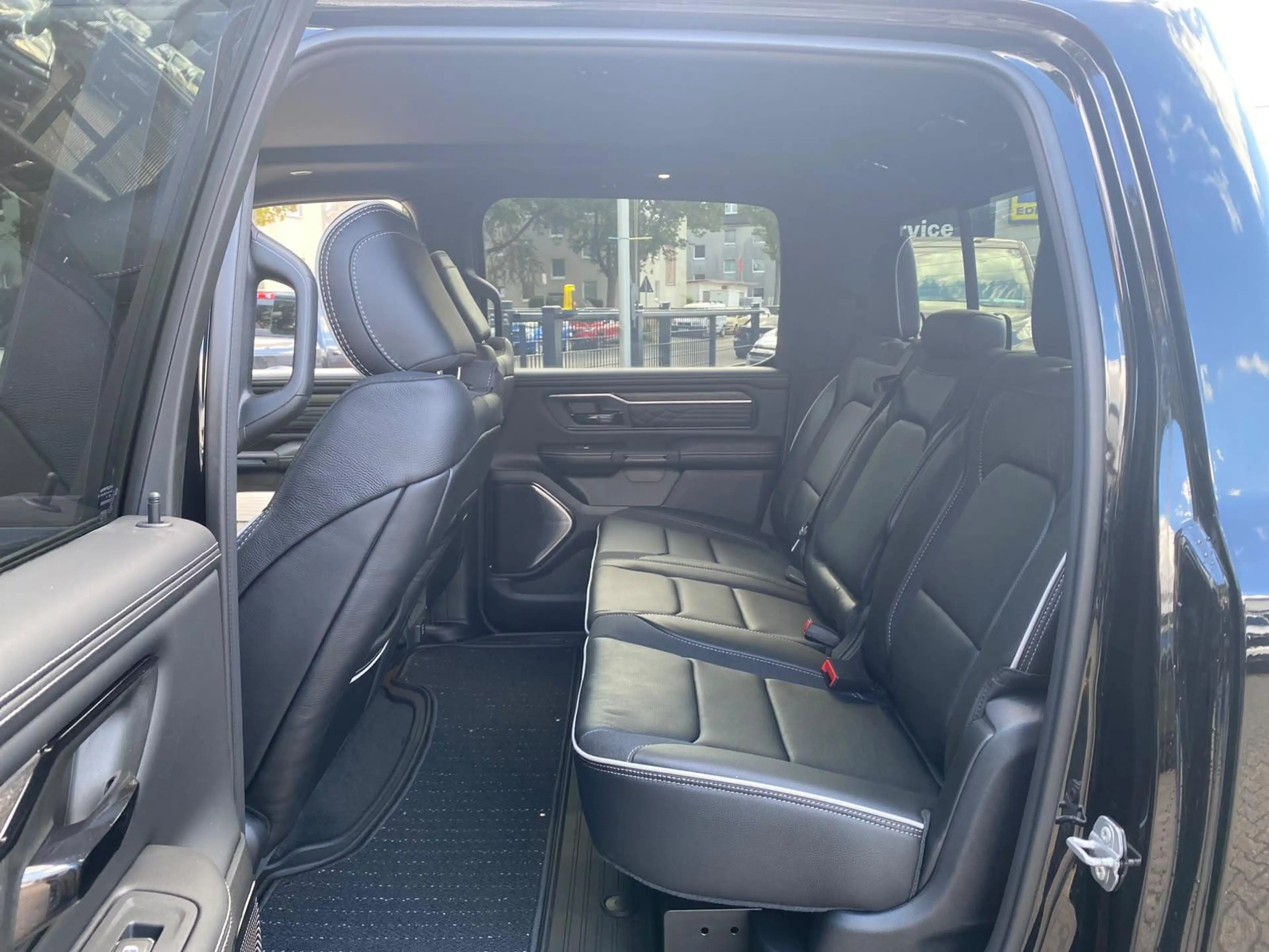 Dodge RAM 5.7 V8 HEMI Limited Night 2026 + 3 Jahre Garantie — photo 14