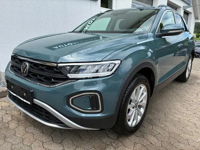 Volkswagen T-Roc view 2